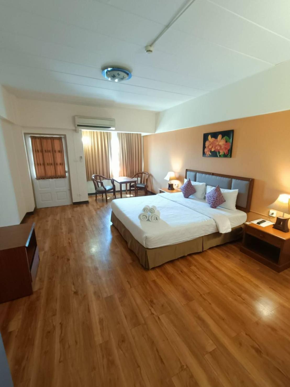 Regent Ramkhamhaeng 22 Otel Bangkok Dış mekan fotoğraf